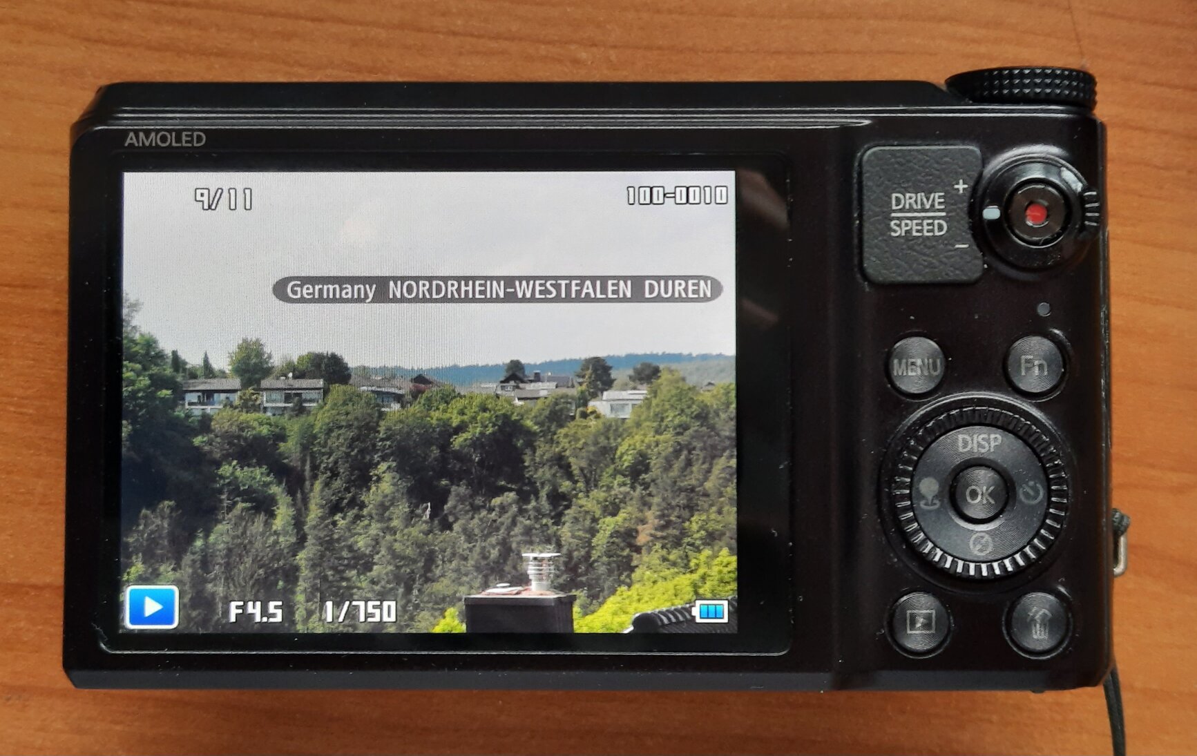 WB850F showing a geo-tagged photo