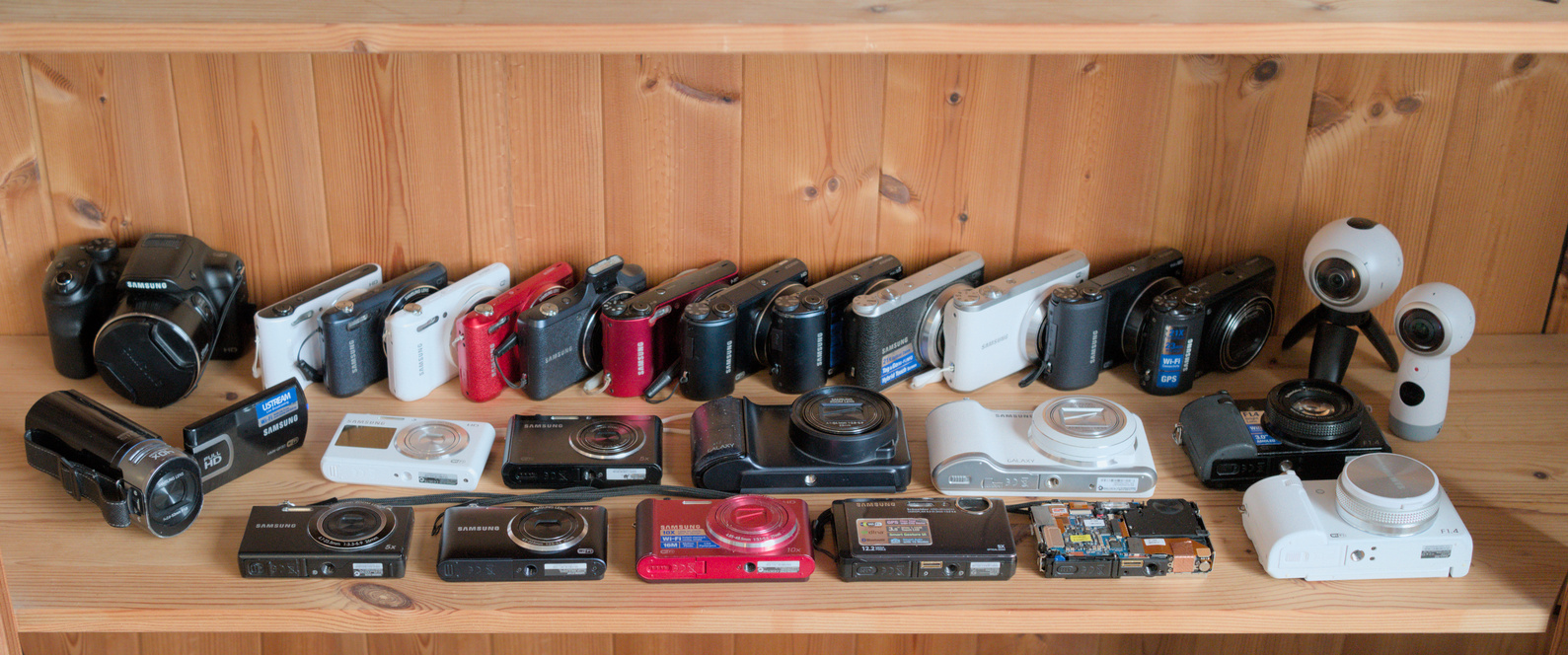 Samsung compact cameras with WiFi